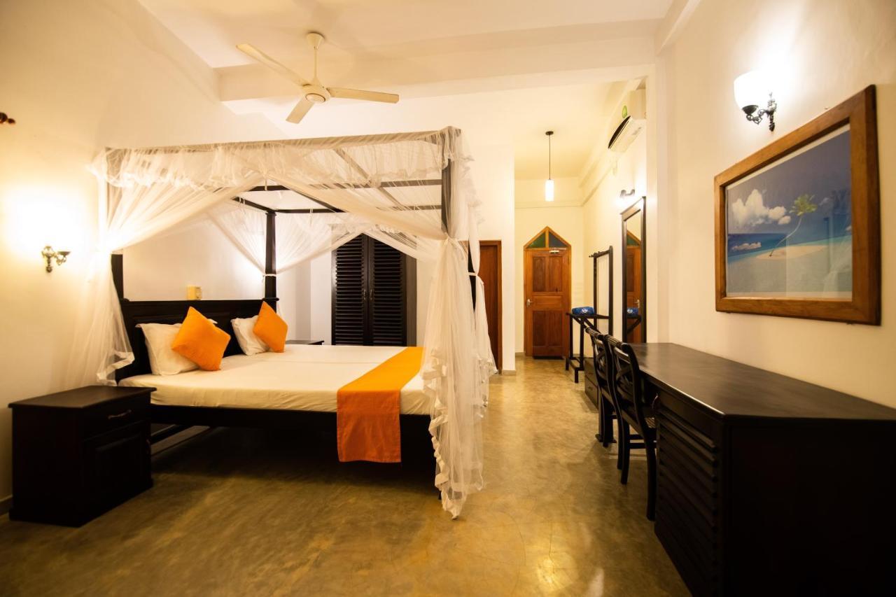 International Beach Hotel & Restaurant Hikkaduwa Ngoại thất bức ảnh