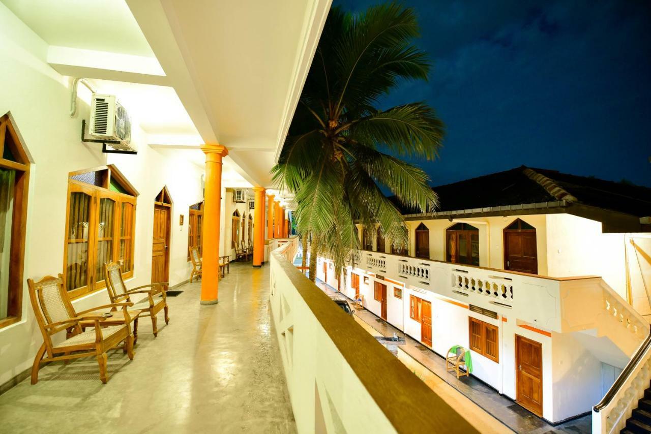 International Beach Hotel & Restaurant Hikkaduwa Ngoại thất bức ảnh