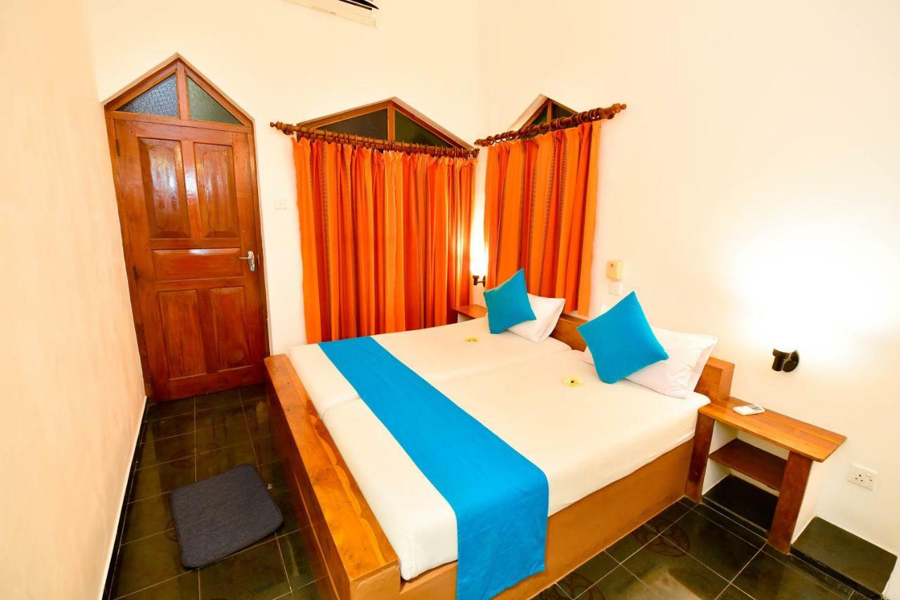 International Beach Hotel & Restaurant Hikkaduwa Ngoại thất bức ảnh